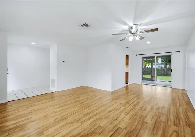 Photo 4 of Single family home for sale at 125 Mimosa Dr, Sarasota, FL 34232 | MLS# A4706043 | Listing updated on 2026-09-16