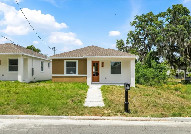 Single family home for sale at 639 W 9th Street, Lakeland, FL 33805 | MLS# TB8548525 | Listing updated on 2026-09-15