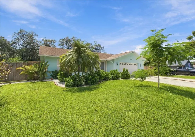 Photo 2 of Single family home for sale at 1507 Poinsettia Ave, Tarpon Springs, FL 34689 | MLS# W7889510 | Listing updated on 2026-10-06
