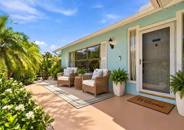 Photo 3 of Single family home for sale at 1507 Poinsettia Ave, Tarpon Springs, FL 34689 | MLS# W7889510 | Listing updated on 2026-10-06