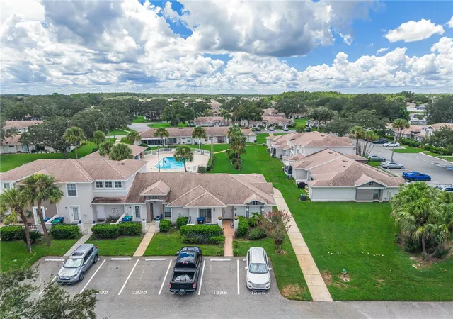 Photo 2 of Townhouse for sale at 1226 Lucaya Cir, Orlando, FL 32824 | MLS# S5157552 | Listing updated on 2026-10-06
