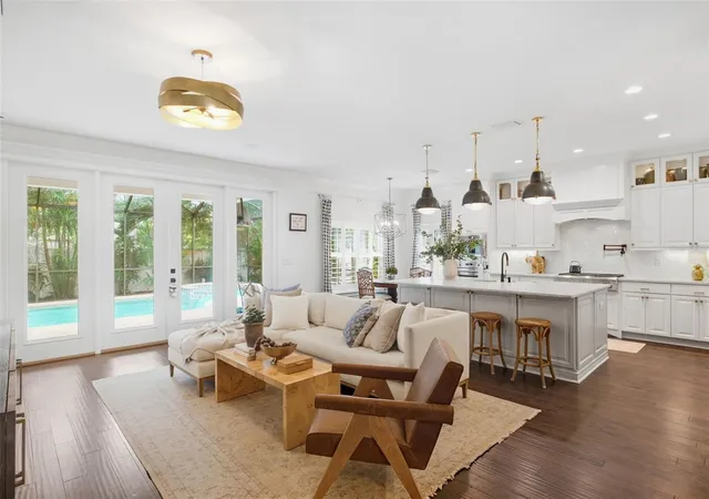 Photo 2 of Single family home for sale at 3404 W Dorchester St, Tampa, FL 33611 | MLS# TB8548549 | Listing updated on 2026-10-04