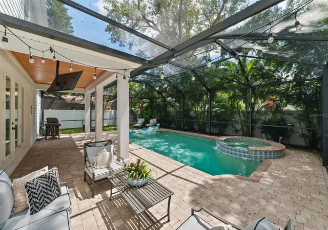 Photo 4 of Single family home for sale at 3404 W Dorchester St, Tampa, FL 33611 | MLS# TB8548549 | Listing updated on 2026-10-04