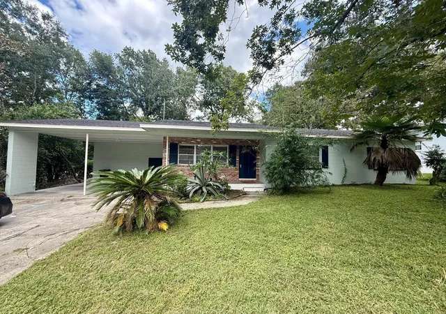 Photo 2 of Single family home for sale at 3330 Nw 31st Avenue, Gainesville, FL 32605 | MLS# O6441752 | Listing updated on 2026-09-15