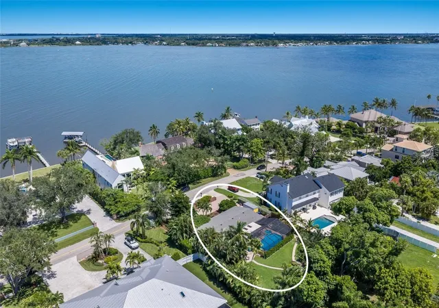 Photo 1 of Single family home for sale at 4131 Riverview Blvd, Bradenton, FL 34209 | MLS# A4706058 | Listing updated on 2026-10-23