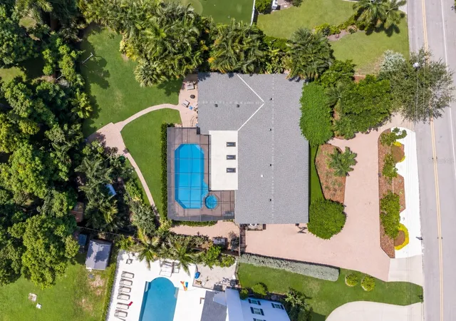 Photo 2 of Single family home for sale at 4131 Riverview Blvd, Bradenton, FL 34209 | MLS# A4706058 | Listing updated on 2026-10-23