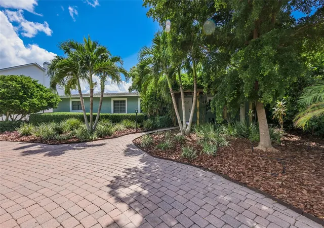 Photo 3 of Single family home for sale at 4131 Riverview Blvd, Bradenton, FL 34209 | MLS# A4706058 | Listing updated on 2026-10-23