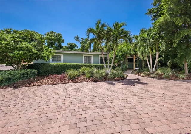 Photo 4 of Single family home for sale at 4131 Riverview Blvd, Bradenton, FL 34209 | MLS# A4706058 | Listing updated on 2026-10-23