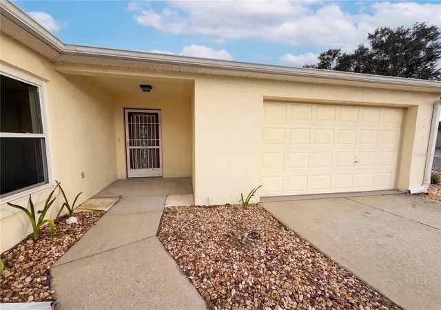Photo 3 of Sale Pending at 507 Alameda Ave, Lady Lake, FL 32159 | MLS# O6441768 | Listing updated on 2026-09-18