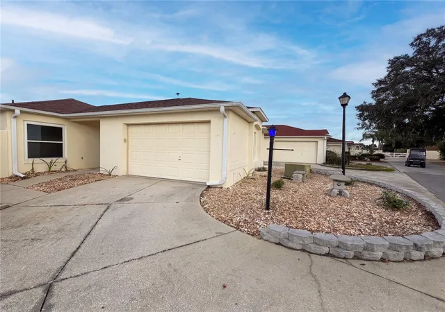 Photo 3 of Sale Pending at 507 Alameda Ave, Lady Lake, FL 32159 | MLS# O6441768 | Listing updated on 2026-09-18