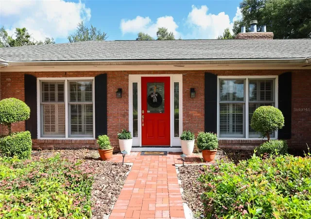 Photo 2 of Single family home for sale at 1550 Warwick Pl, Longwood, FL 32750 | MLS# O6441769 | Listing updated on 2026-10-09