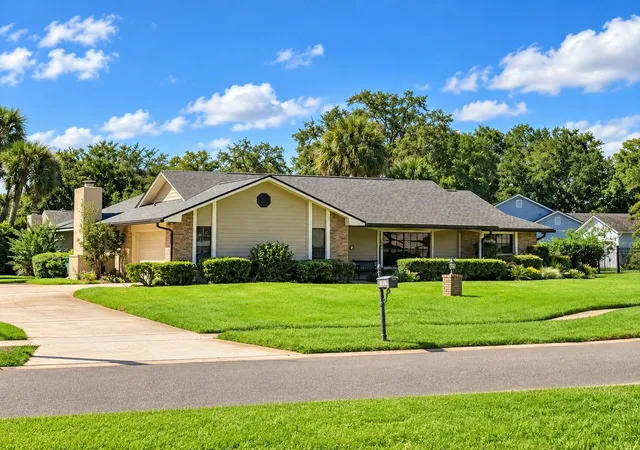 Photo 1 of Sale Pending at 1381 Blue Spruce Ct, Winter Springs, FL 32708 | MLS# O6441770 | Listing updated on 2026-10-07