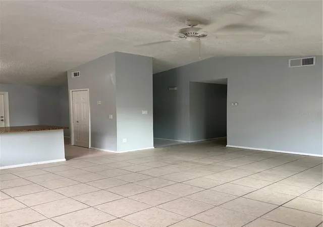 Photo 4 of Single family home for sale at 316 Summerset Dr, Apopka, FL 32712 | MLS# O6441773 | Listing updated on 2026-09-26