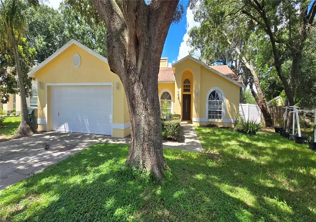 Photo 1 of Single family home for sale at 348 Vineyard Dr, Lakeland, FL 33809 | MLS# O6441776 | Listing updated on 2026-10-28