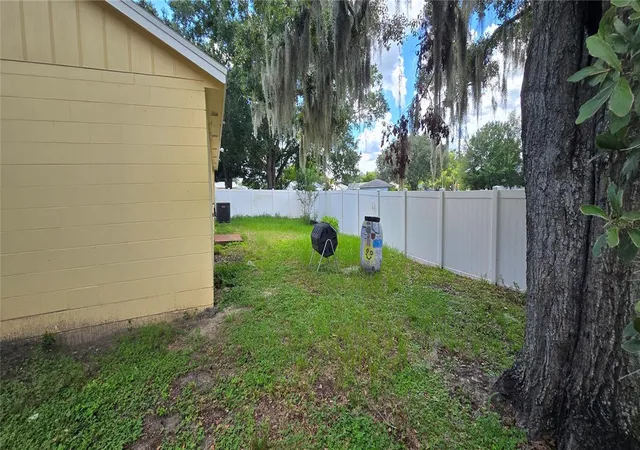 Photo 4 of Single family home for sale at 348 Vineyard Dr, Lakeland, FL 33809 | MLS# O6441776 | Listing updated on 2026-10-28