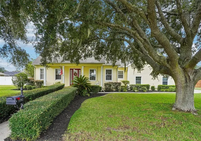 Photo 2 of Single family home for sale at 10540 Se 42nd Terrace, Belleview, FL 34420 | MLS# G5117794 | Listing updated on 2026-09-25