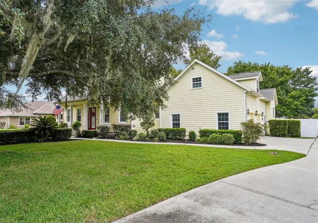 Photo 3 of Single family home for sale at 10540 SE 42nd Terrace, Belleview, FL 34420 | MLS# G5117794 | Listing updated on 2026-09-25