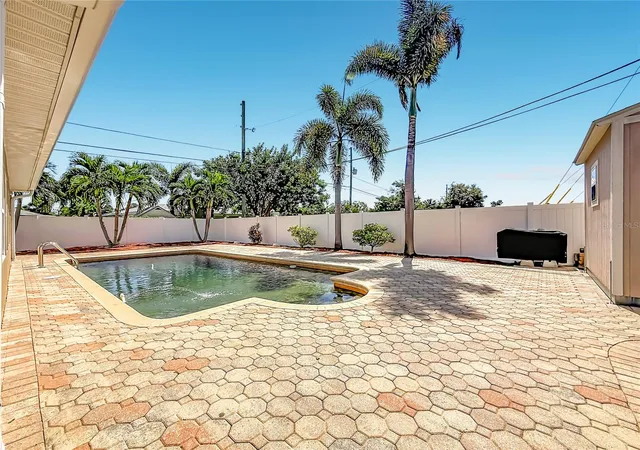 Photo 4 of Single family home for sale at 6414 24th Avenue N, Saint Petersburg, FL 33710 | MLS# TB8548599 | Listing updated on 2026-10-17