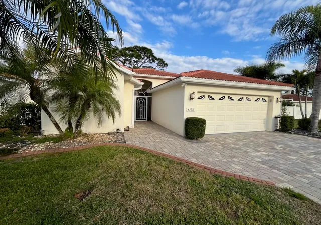 Photo 1 of Single family home for sale at 4398 Summertree Rd, Venice, FL 34293 | MLS# A4706070 | Listing updated on 2026-09-24