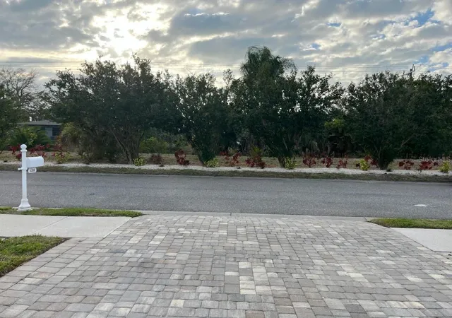 Photo 3 of Single family home for sale at 4398 Summertree Rd, Venice, FL 34293 | MLS# A4706070 | Listing updated on 2026-09-24
