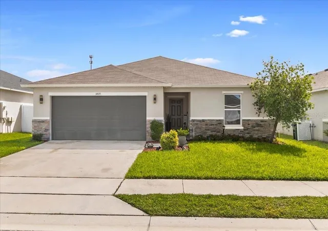 Photo 1 of Single family home for sale at 1409 Mattie Pointe Ln, Auburndale, FL 33823 | MLS# S5157564 | Listing updated on 2026-09-18