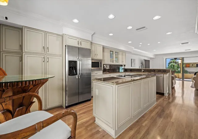Listing Photo 5 - Condo for sale in building located at 548 Bch Rd, SARASOTA, FL 34242 - Unit #A