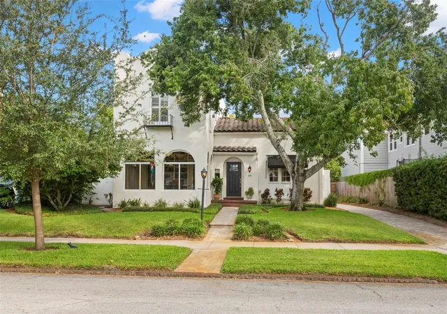 Single family home for sale at 415 20th Avenue NE, Saint Petersburg, FL 33704 | MLS# TB8548605