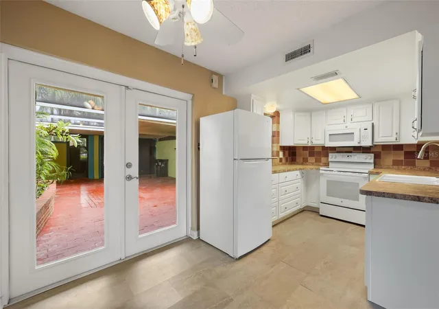 Photo 3 of Townhouse for sale at 3104 Harrison Ave #A3, Orlando, FL 32804 | MLS# O6441790 | Listing updated on 2026-09-25