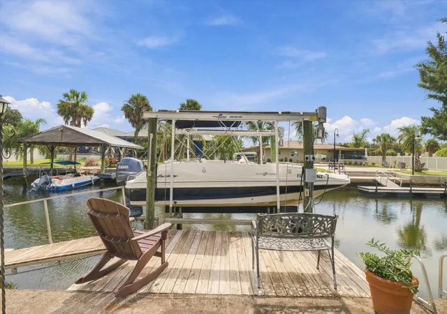 Photo 2 of Sale Pending at 9150 W Harbor Isle Ct, Crystal River, FL 34429 | MLS# TB8548614 | Listing updated on 2026-09-28