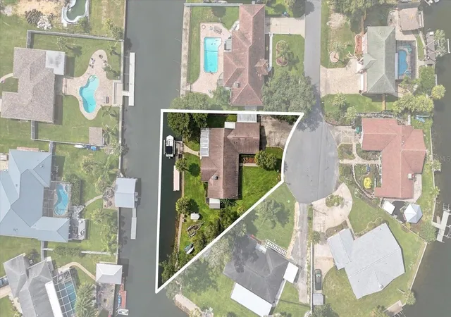 Photo 3 of Sale Pending at 9150 W Harbor Isle Ct, Crystal River, FL 34429 | MLS# TB8548614 | Listing updated on 2026-09-28