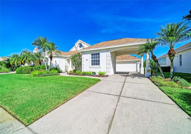 Photo 4 of Single family home for sale at 4727 Compass Dr, Bradenton, FL 34208 | MLS# A4706076 | Listing updated on 2026-09-17