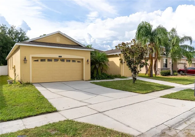 Photo 3 of Single family home for sale at 2336 Crosston Cir, Orlando, FL 32824 | MLS# O6441794 | Listing updated on 2026-10-06