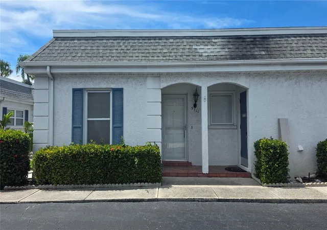 Listing Photo 4 - Condo for sale in building located at 9711 Santa Maria Ct, BRADENTON, FL 34210 - Unit #9711