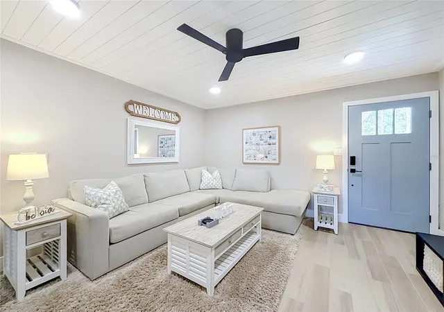 Photo 3 of House for sale at 236 Emory Pl, Orlando, FL 32804 | MLS# V4951284 | Listing updated on 2026-09-15