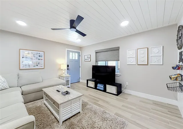 Photo 4 of House for sale at 236 Emory Pl, Orlando, FL 32804 | MLS# V4951284 | Listing updated on 2026-09-15