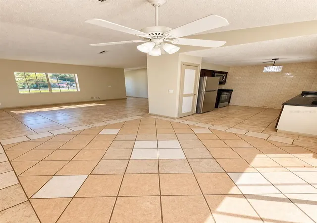 Photo 3 of Single family home for sale at 2518 Ne 21st Terrace, Ocala, FL 34470 | MLS# OM732277 | Listing updated on 2026-09-23