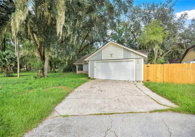 Photo 3 of Single family home for sale at 654 Cypress Ln, Winter Springs, FL 32708 | MLS# O6441810 | Listing updated on 2026-10-09