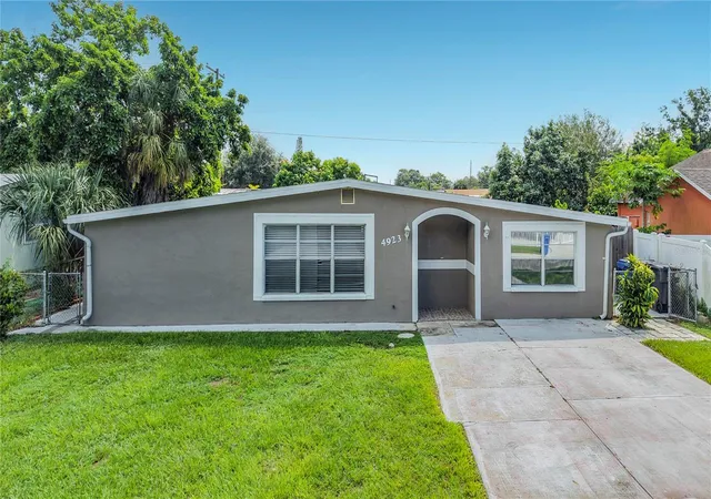 Single family home for sale at 4923 Cresthill Dr, TAMPA, FL 33615 | MLS# TB8548640