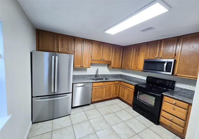 Photo 3 of Condo for sale at 8105 Olympia Ct, Longwood, FL 32779 | MLS# O6441821 | Listing updated on 2026-09-30