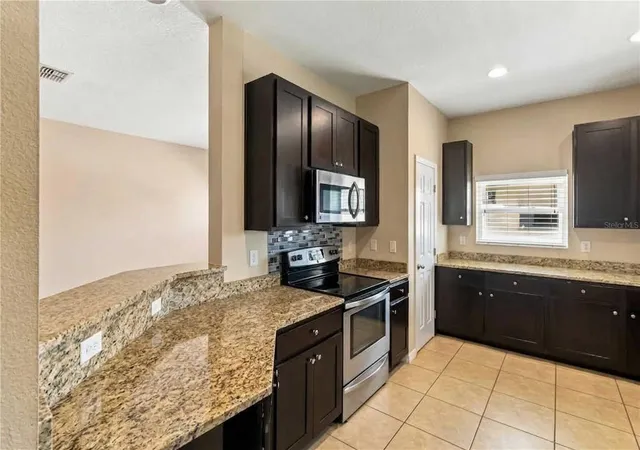 Photo 4 of Townhouse for sale at 3629 Bay Hts Way, Tampa, FL 33611 | MLS# O6441824 | Listing updated on 2026-09-23