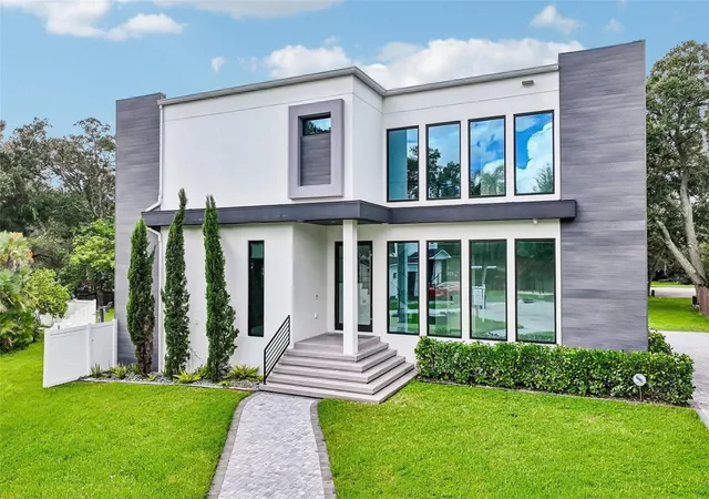 Photo 1 of Single family home for sale at 8101 N River Shore Dr, Tampa, FL 33604 | MLS# TB8548657 | Listing updated on 2026-09-25