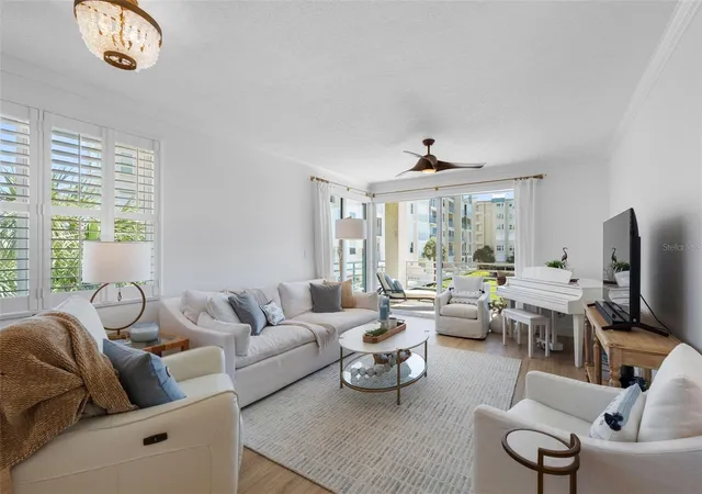 Listing Photo 4 - Condo for sale in building located at 7912 Sailboat Key Blvd S, SOUTH PASADENA, FL 33707 - Unit #201
