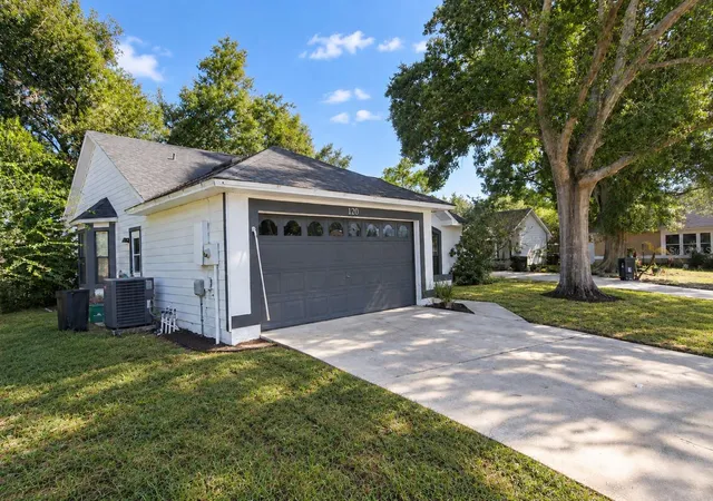 Photo 2 of Single family home for sale at 120 N Aberdeen Cir, Sanford, FL 32773 | MLS# O6441829 | Listing updated on 2026-09-29