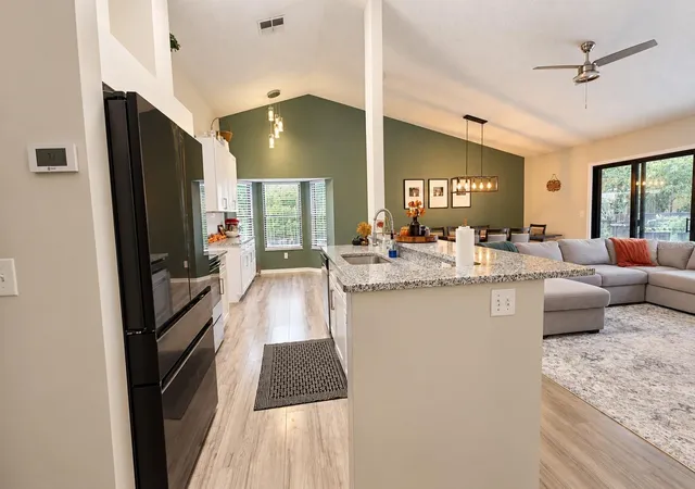 Photo 4 of Single family home for sale at 120 N Aberdeen Cir, Sanford, FL 32773 | MLS# O6441829 | Listing updated on 2026-09-29