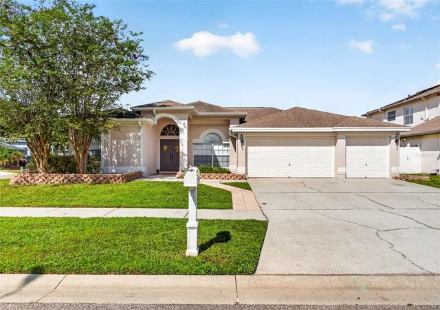 Single family home for sale at 10007 Vista Pointe Dr, TAMPA, FL 33635 | MLS# TB8548662