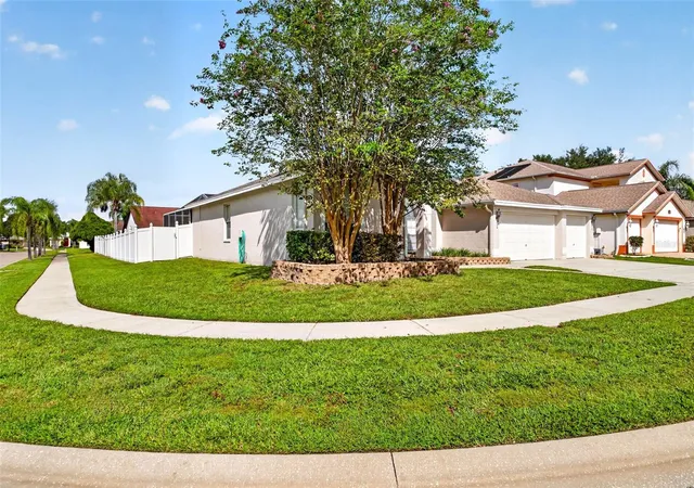 Photo 1 of Single family home for sale at 10007 Vista Pointe Dr, Tampa, FL 33635 | MLS# TB8548662 | Listing updated on 2026-09-25