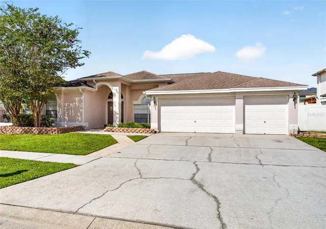 Photo 3 of Single family home for sale at 10007 Vista Pointe Dr, Tampa, FL 33635 | MLS# TB8548662 | Listing updated on 2026-09-25
