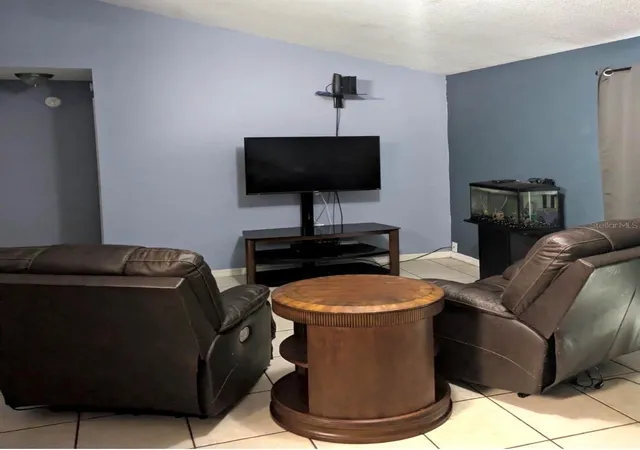 Photo 3 of Single family home for sale at 2861 Fifer Dr, Deltona, FL 32738 | MLS# R4911998 | Listing updated on 2026-09-15