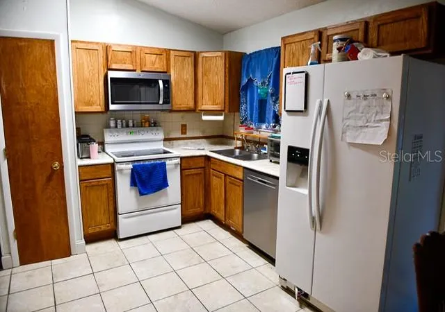 Photo 3 of Single family home for sale at 514 Sean Ct, Apopka, FL 32712 | MLS# O6441844 | Listing updated on 2026-09-21