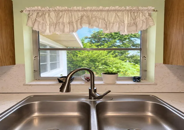 Photo 3 of Single family home for sale at 607 Ohio Blvd, Eustis, FL 32726 | MLS# G5117800 | Listing updated on 2026-09-17